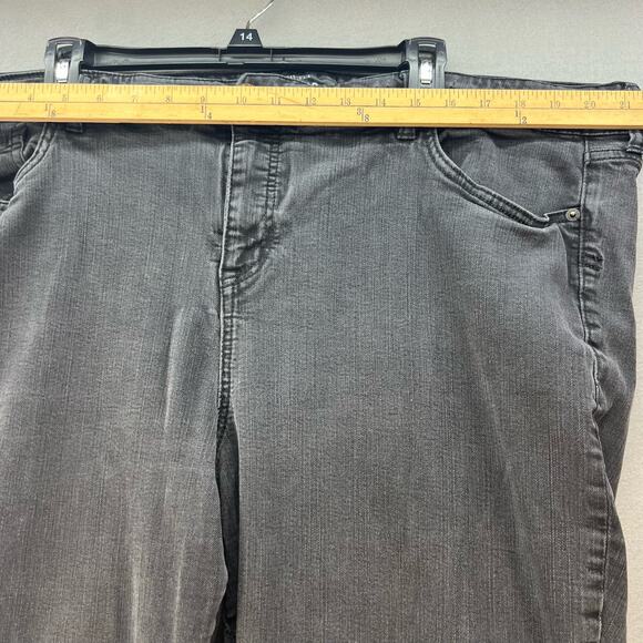 Torrid Jeans Women's 26 R Black High Rise Curvy Premium Stretch Normcore - Picture 2 of 13